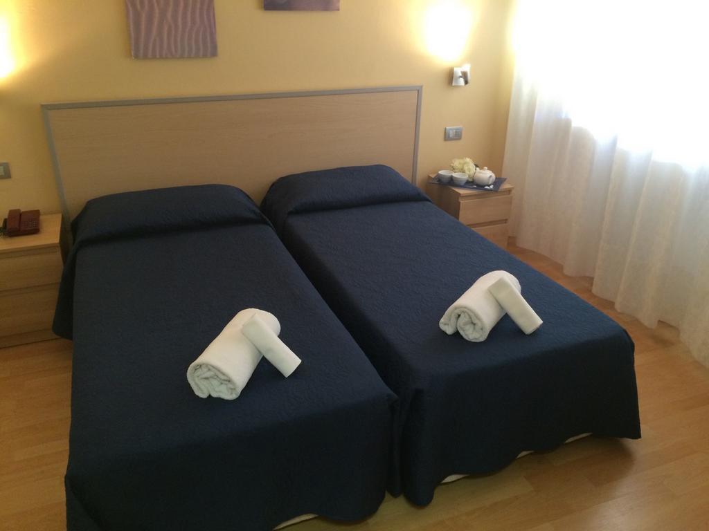 Hotel Butterfly Монтекатини Терме Стая снимка
