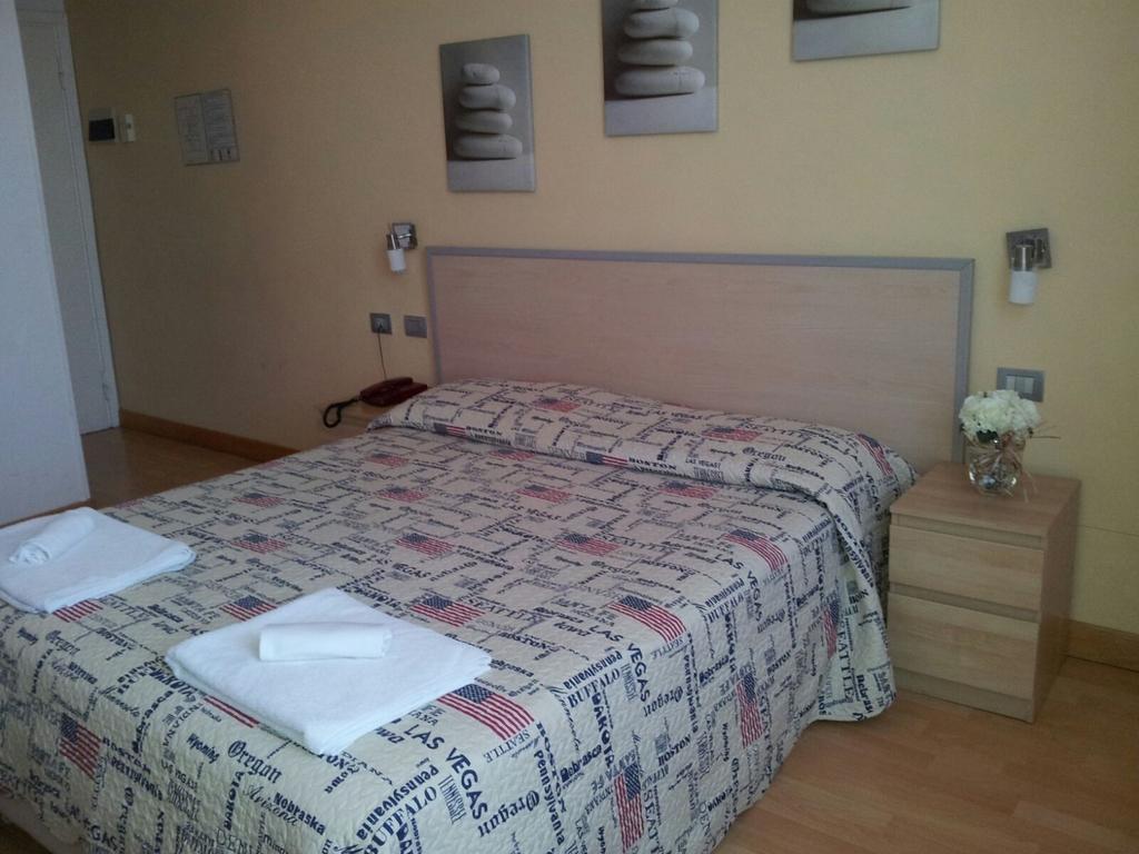 Hotel Butterfly Монтекатини Терме Стая снимка