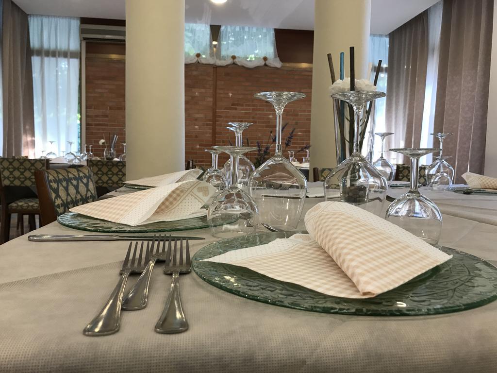 Hotel Butterfly Монтекатини Терме Екстериор снимка