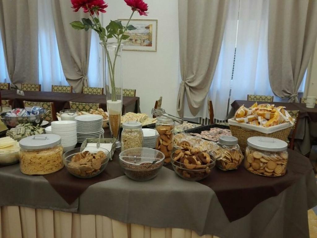 Hotel Butterfly Монтекатини Терме Екстериор снимка