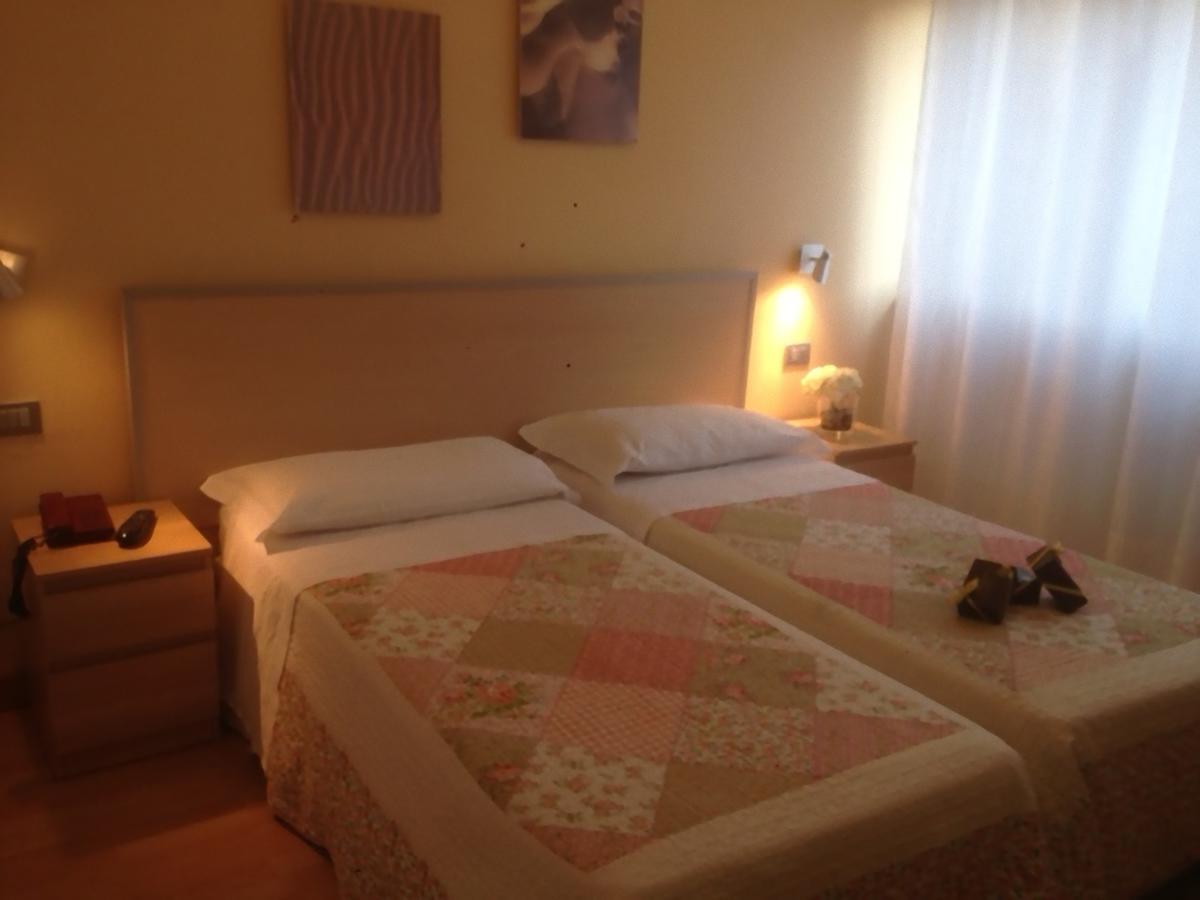 Hotel Butterfly Монтекатини Терме Екстериор снимка
